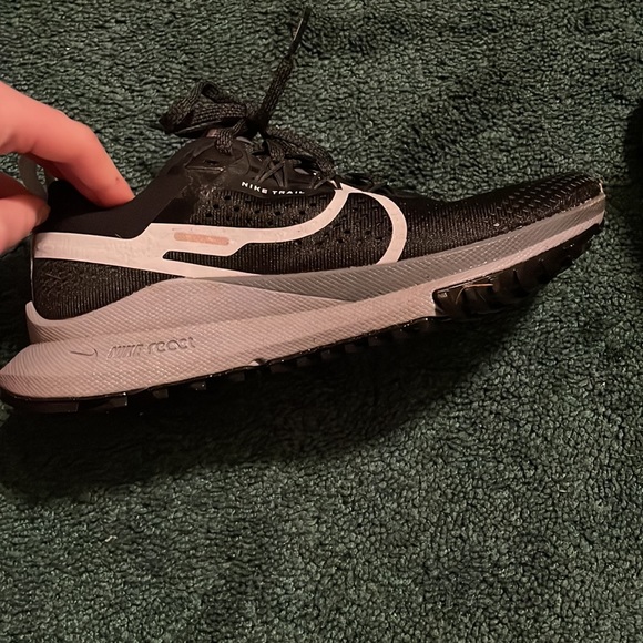 Nike trail women’s shoes size 5.5 good for running and cross country - Picture 2 of 3